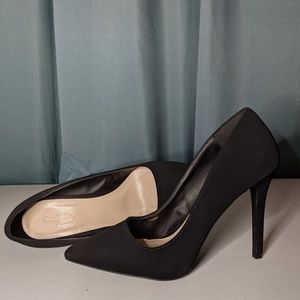 🆕Black Suede Pointed Womens Heels NWOT 9